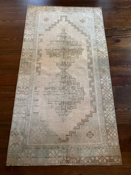9546 - 3’ x 5’7”